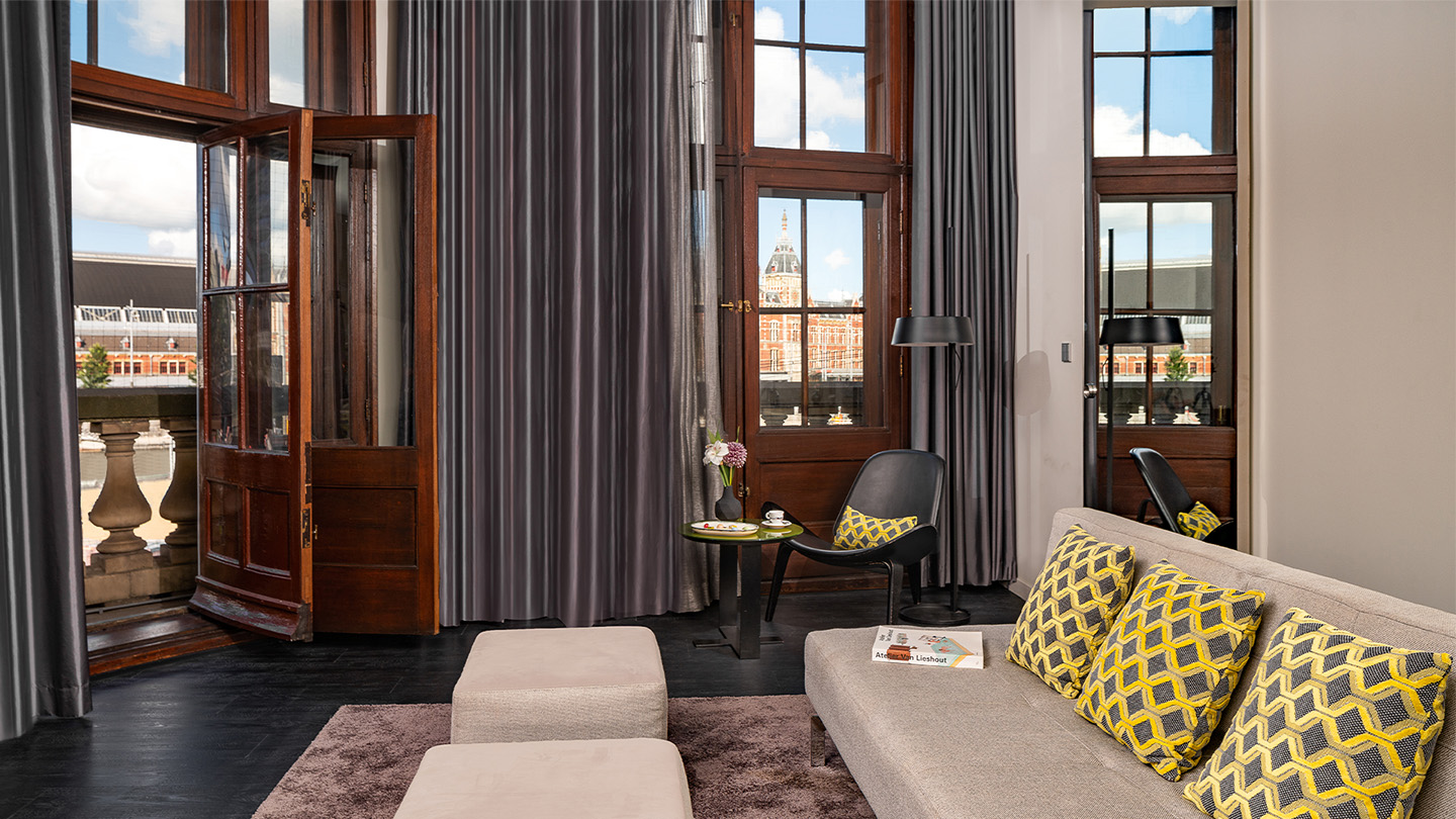 AAM Masterpiece Suite_Living Room