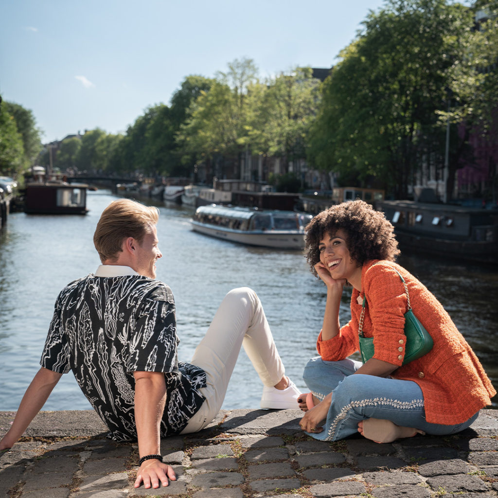 couple next to the canal in Amsterdam